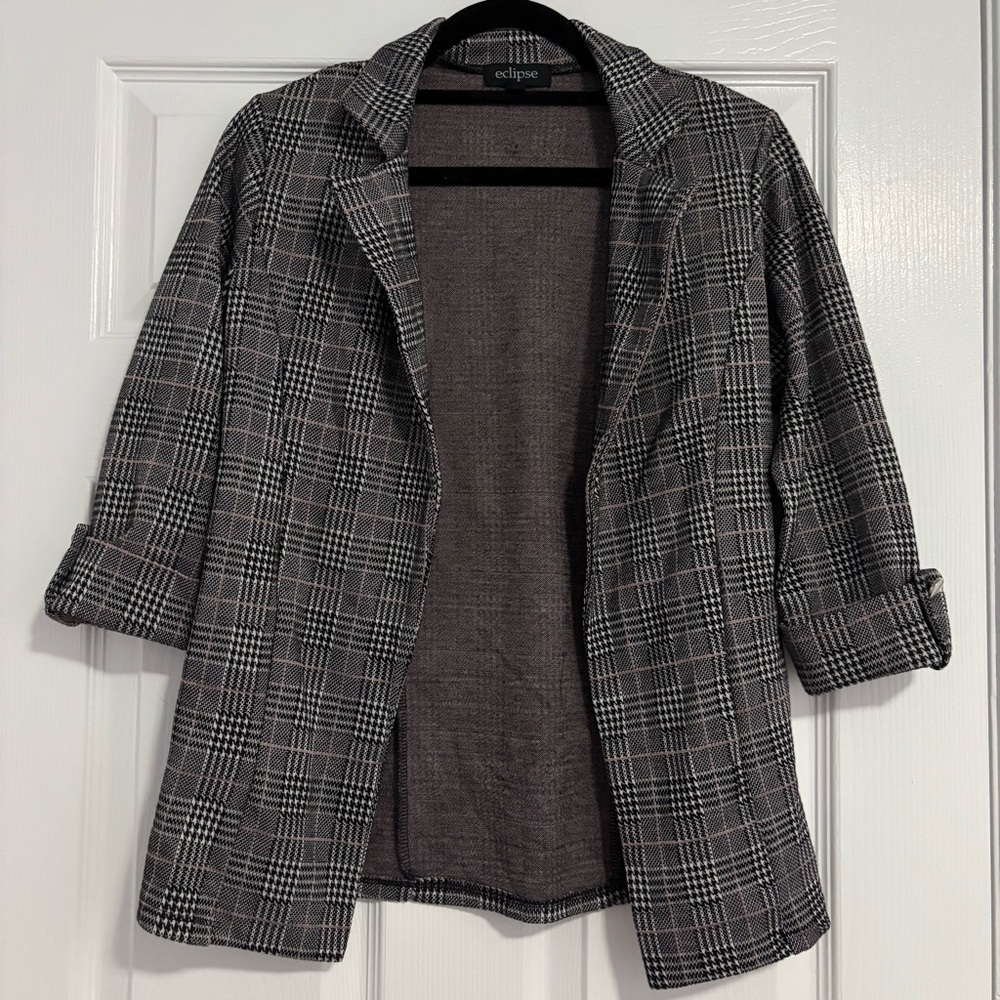Bundle 3+ to get 15% off

Eclipse Women's Elegant Black and White Plaid Blazer